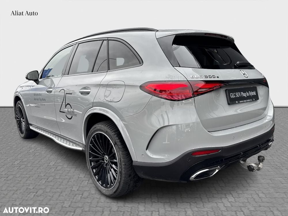 Mercedes-Benz GLC 300 e 4MATIC - 3