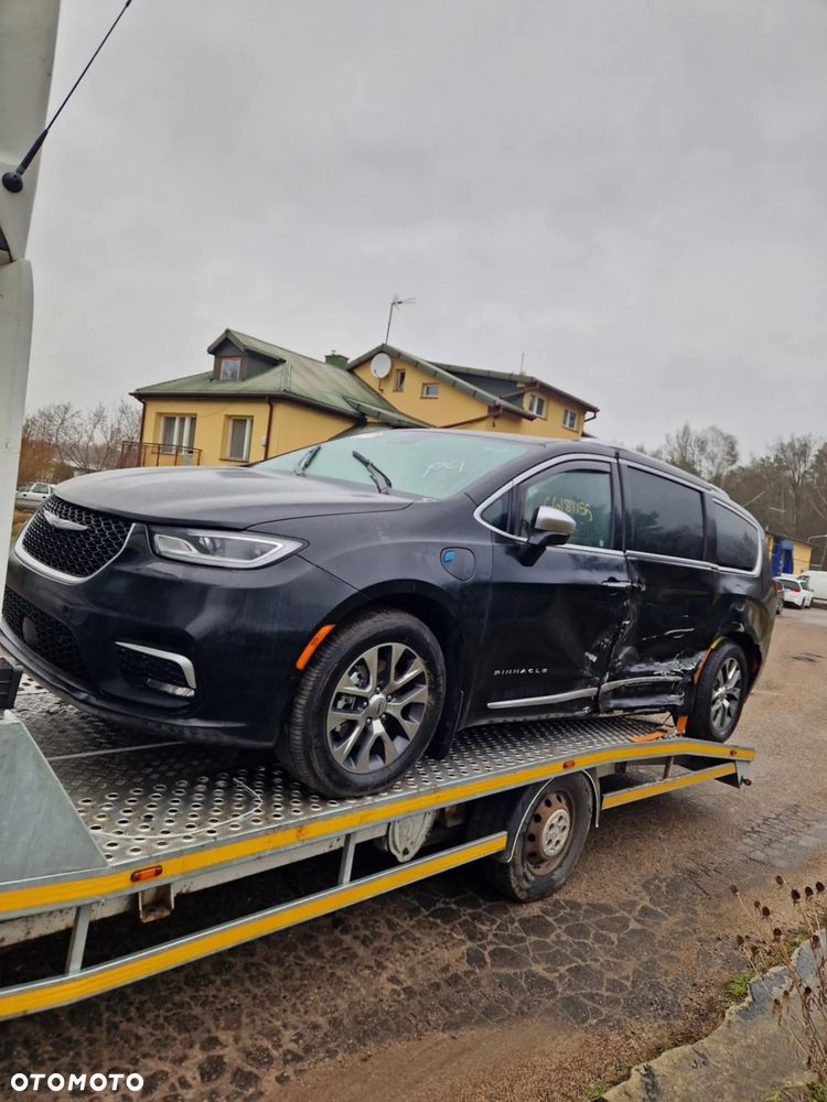 Chrysler Pacifica - 4