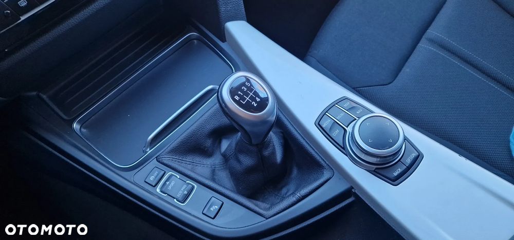 BMW Seria 3 318d Sport Line - 15