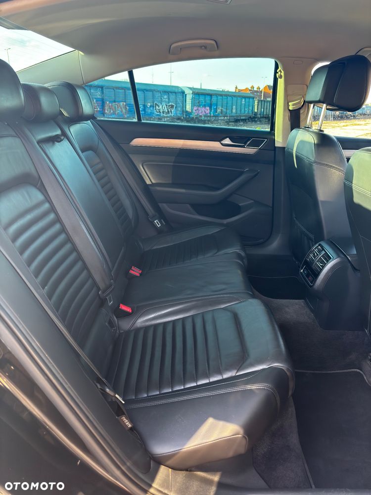 Volkswagen Passat - 17