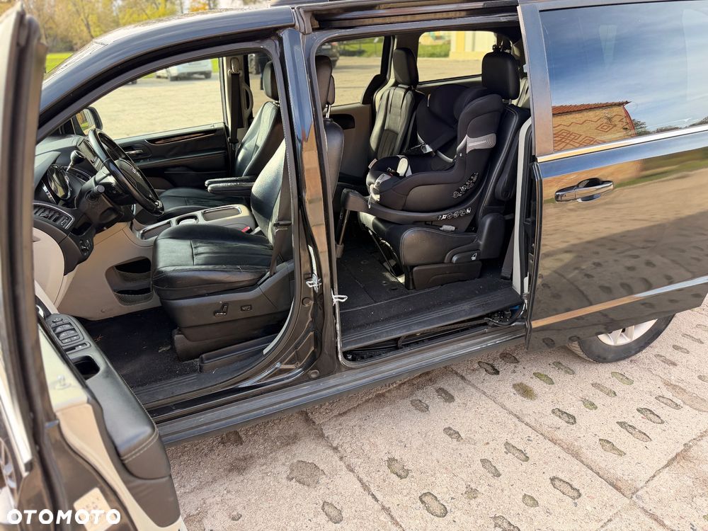 Dodge Grand Caravan - 12