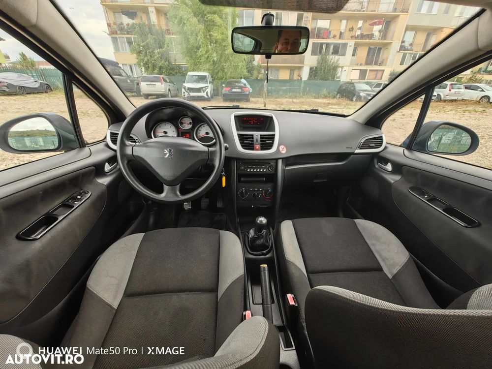 Peugeot 207 - 8
