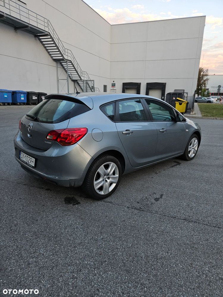 Opel Astra 2012
