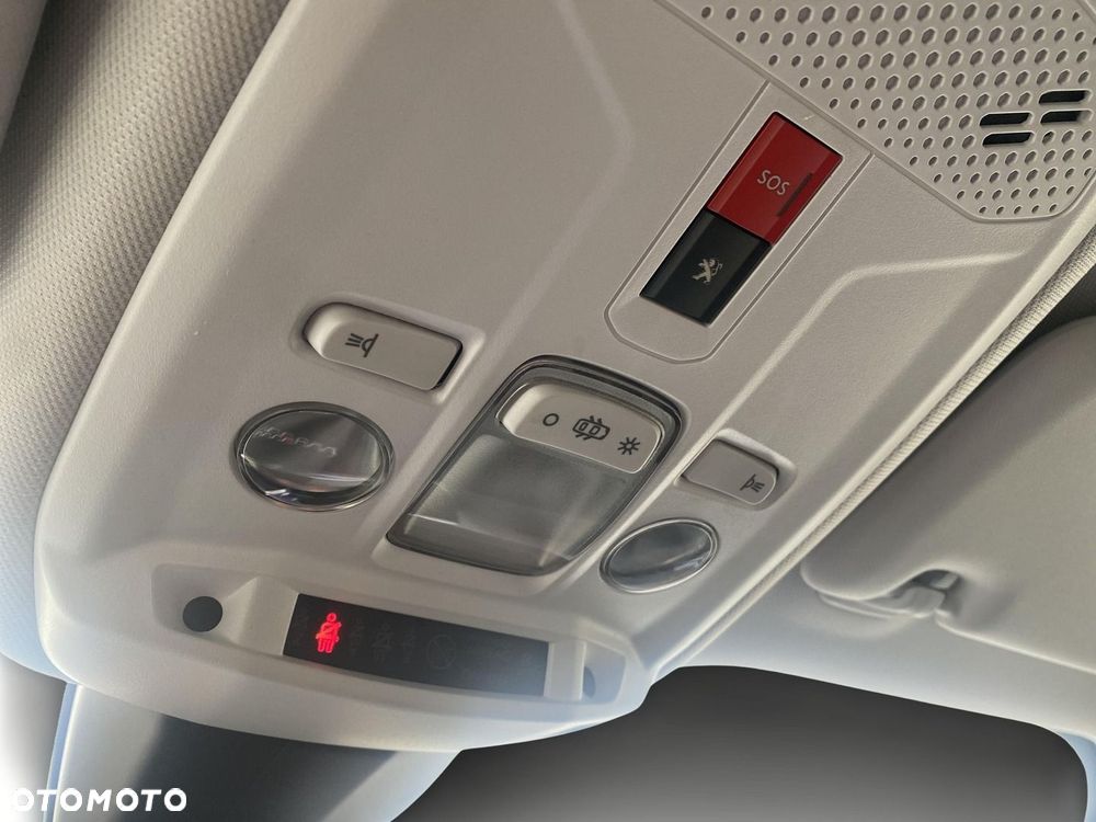 Peugeot 2008 1.2 PureTech GT Line S&S - 27