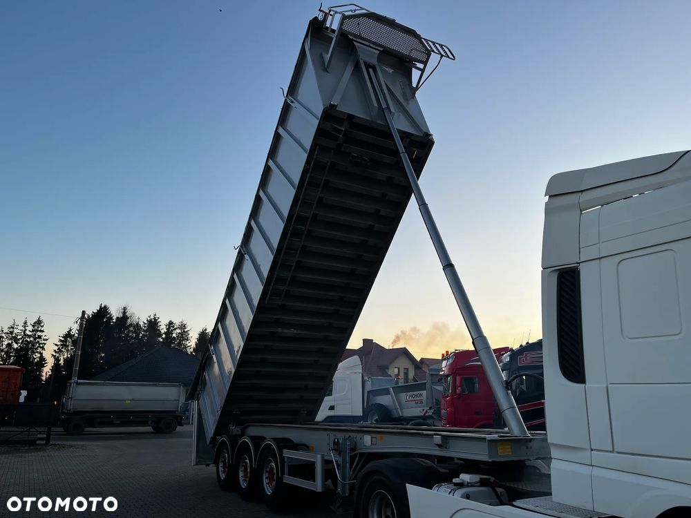 Benalu 40 m3 LEKKA 5,5 T CAŁA ALUMINIOWA KLAPO-DZWI SPROWADZONA Z FRANCJI OŚ PODNOSZONA - 12