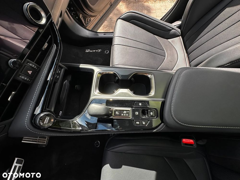 Lexus NX 350h F Sport AWD - 19