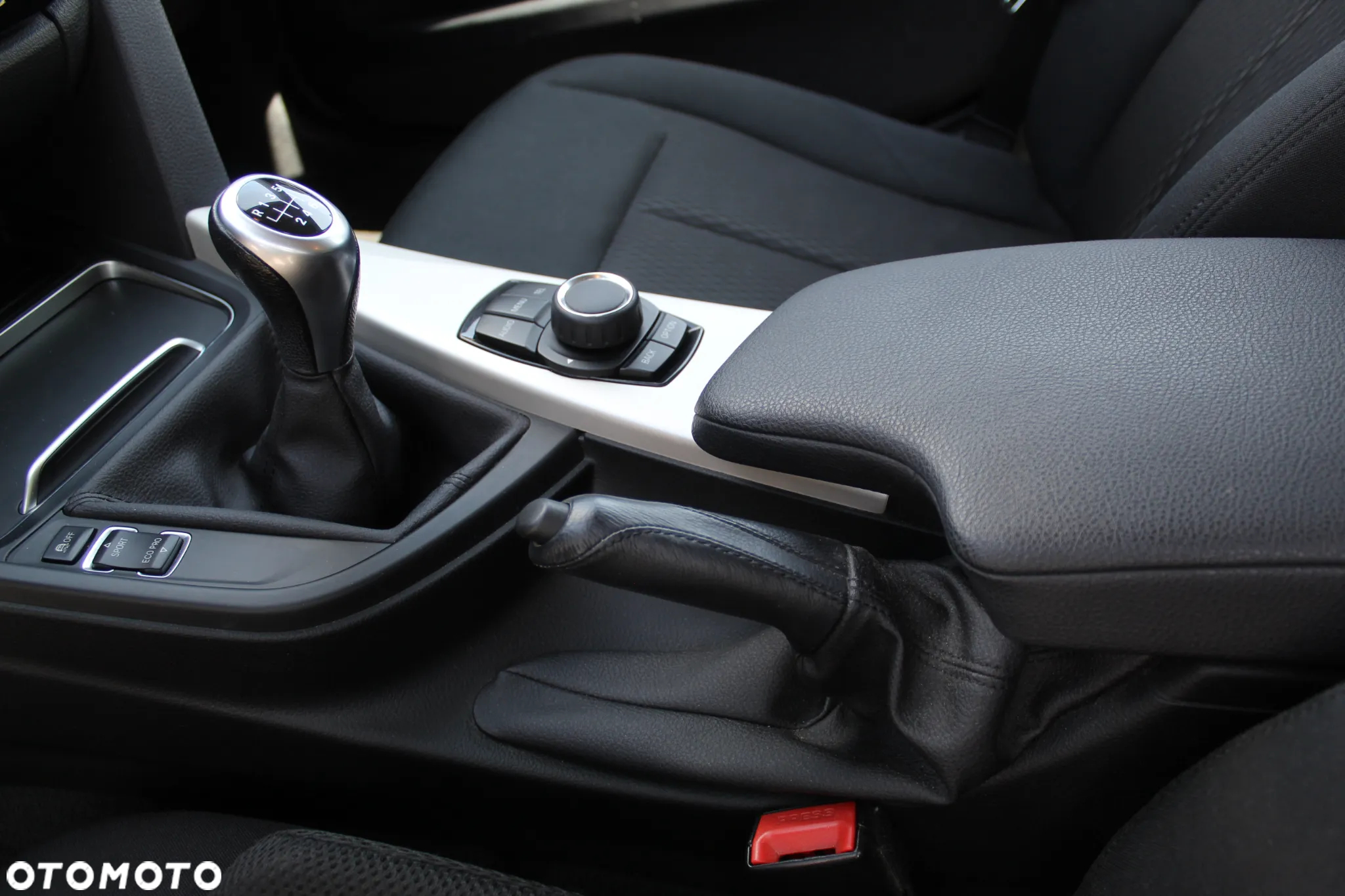 BMW Seria 3 318i - 23