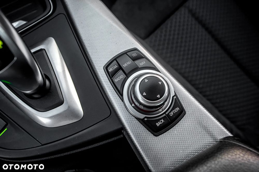 BMW Seria 3 320d Sport-Aut Blue Performance Sport Line - 32