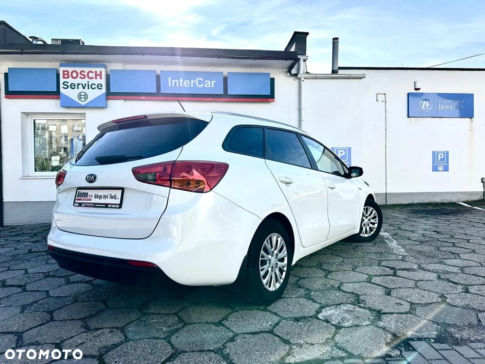 Kia Ceed 1.6 GDI SW Dream-Team Edition - 4