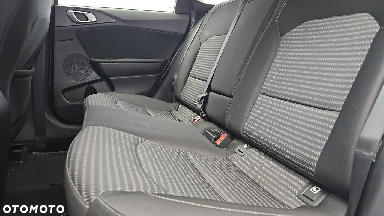 Kia Ceed 1.5 T-GDI M - 23