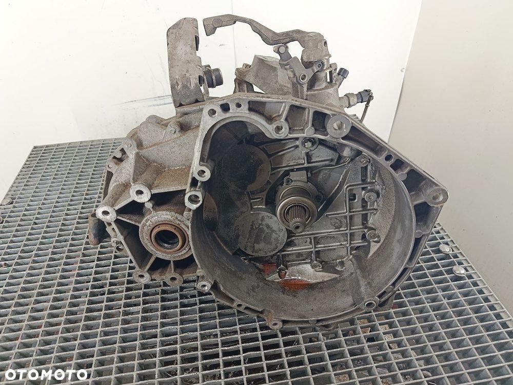 SKRZYNIA BIEGÓW MANUALNA 6 OPEL SIGNUM F40 1.9 CDTI - 1