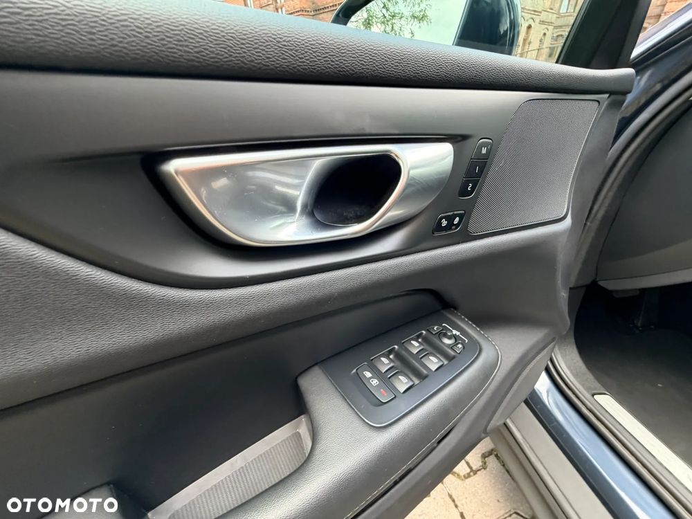 Volvo V60 Cross Country B5 B AWD Plus - 24