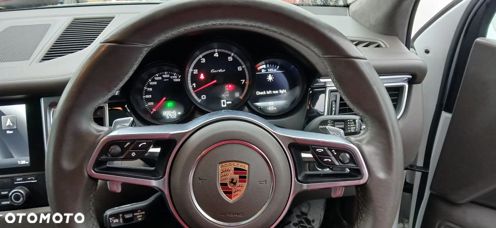 Porsche Macan Turbo PDK - 11