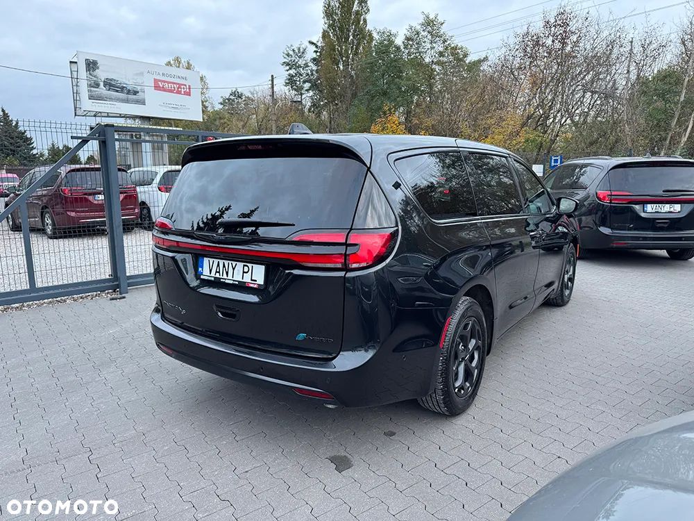 Chrysler Pacifica - 22