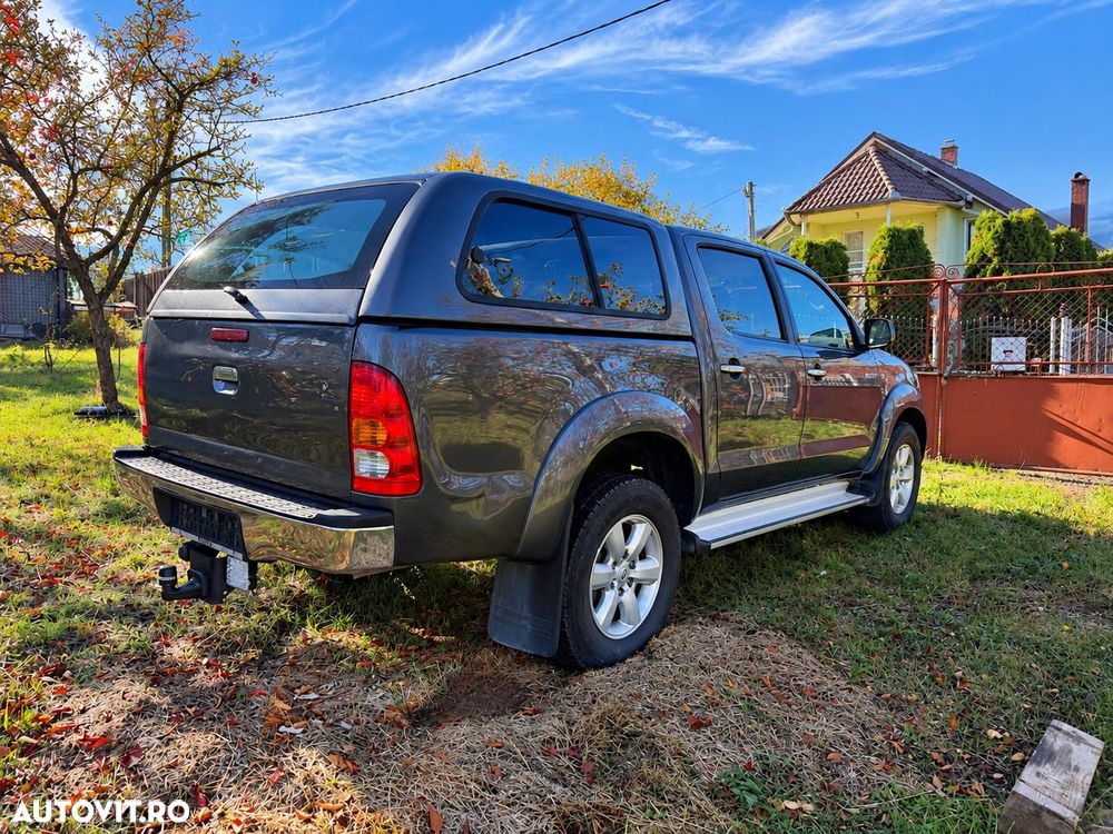 Toyota Hilux 4x4 Double Cab Sol - 5