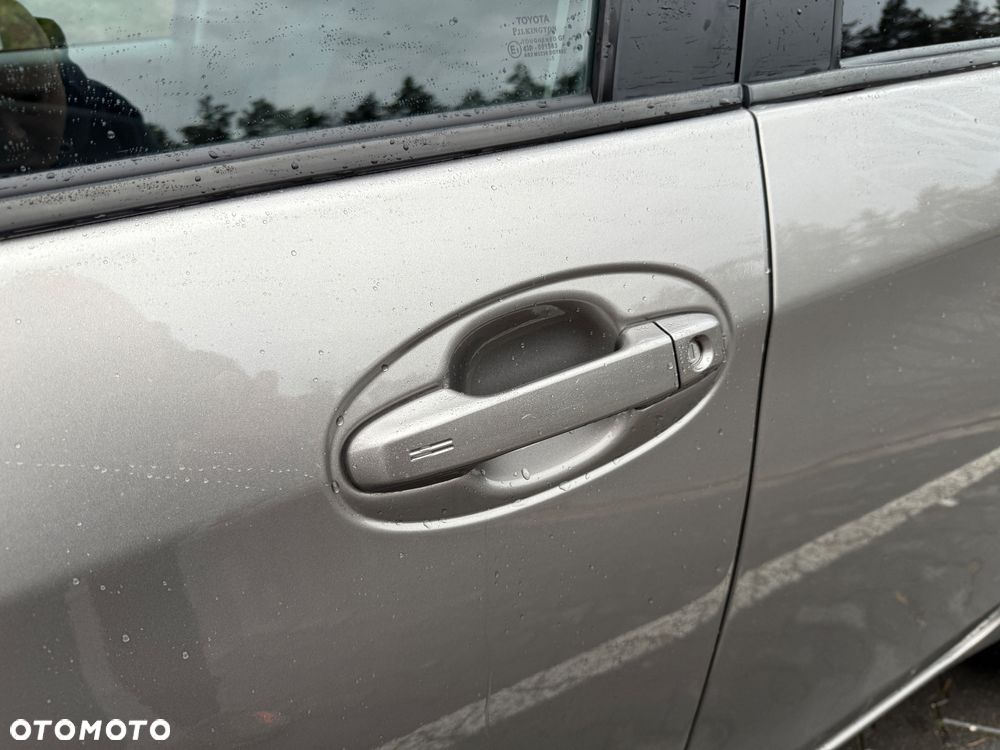Toyota Yaris Hybrid 100 Selection Passion - 31
