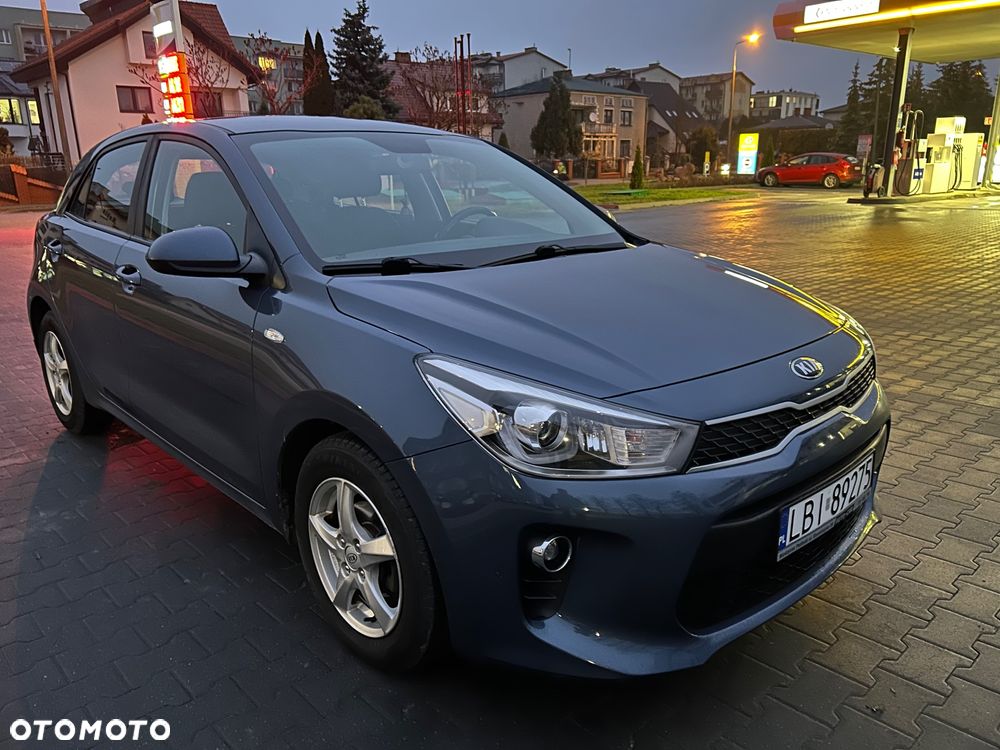 Kia Rio 1.2 L - 1