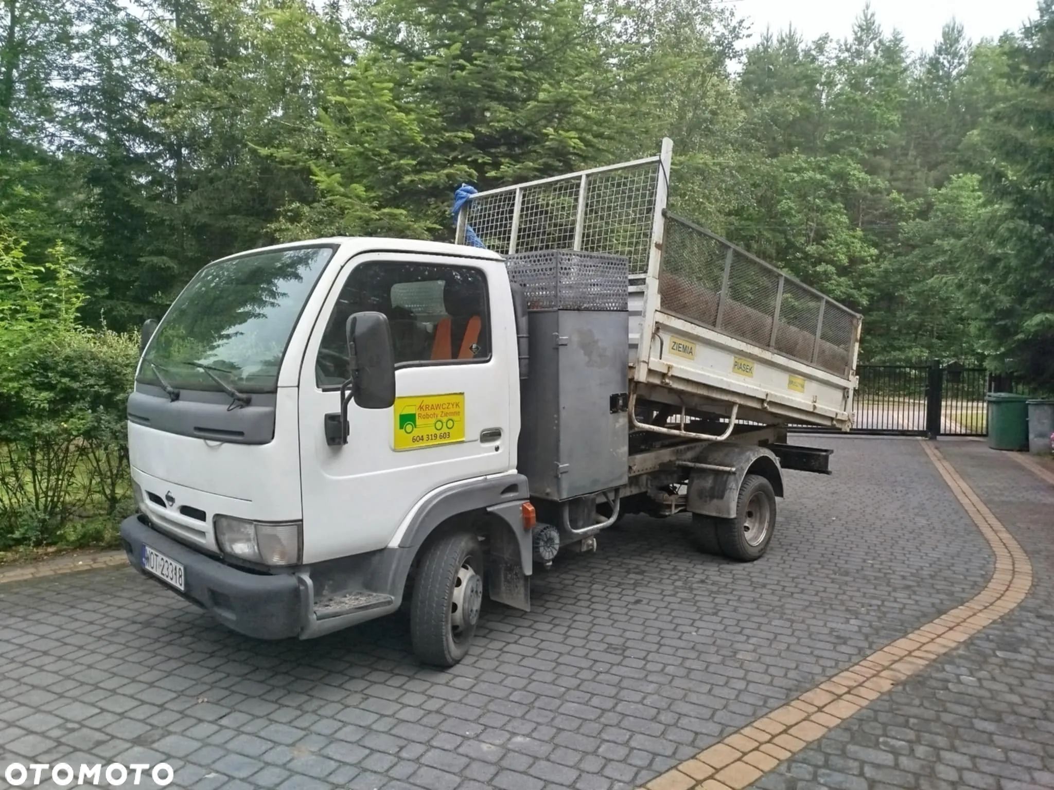 Nissan Cabstar - 1