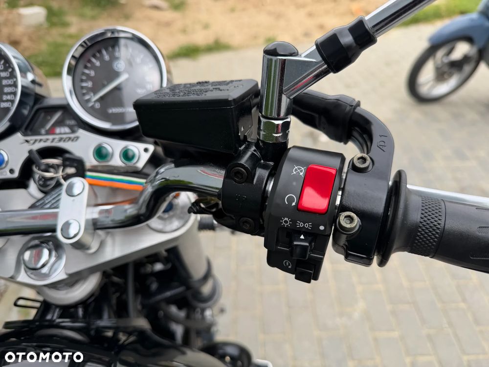 Yamaha XJR - 30