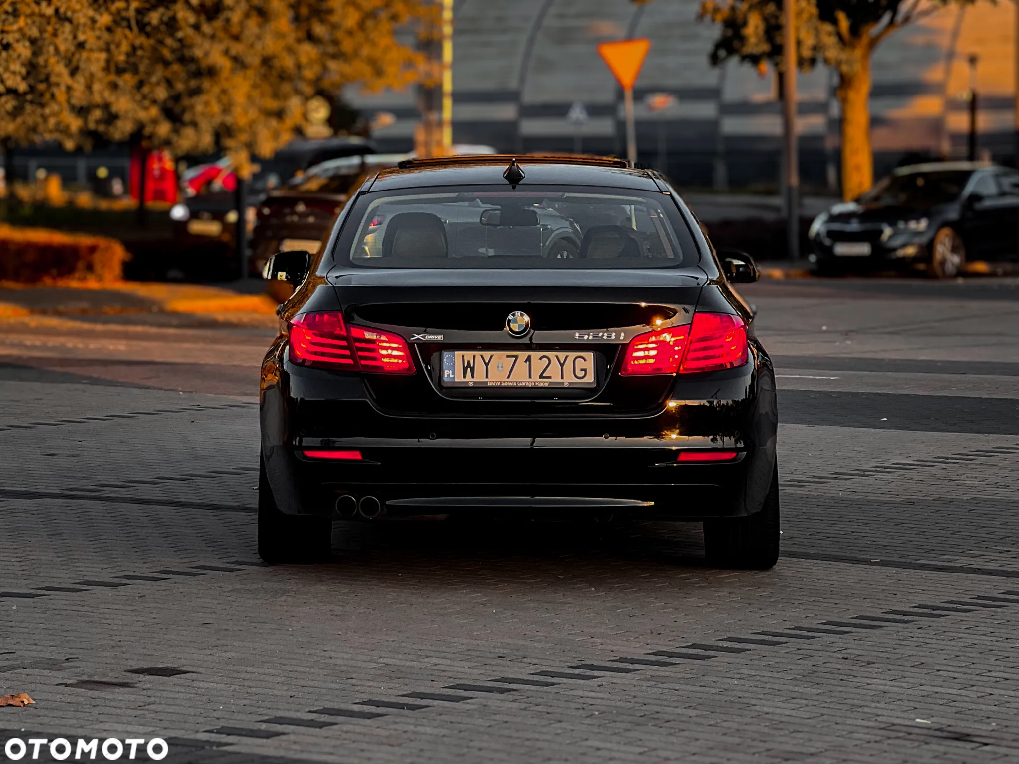 BMW Seria 5 528i xDrive Luxury Line - 7