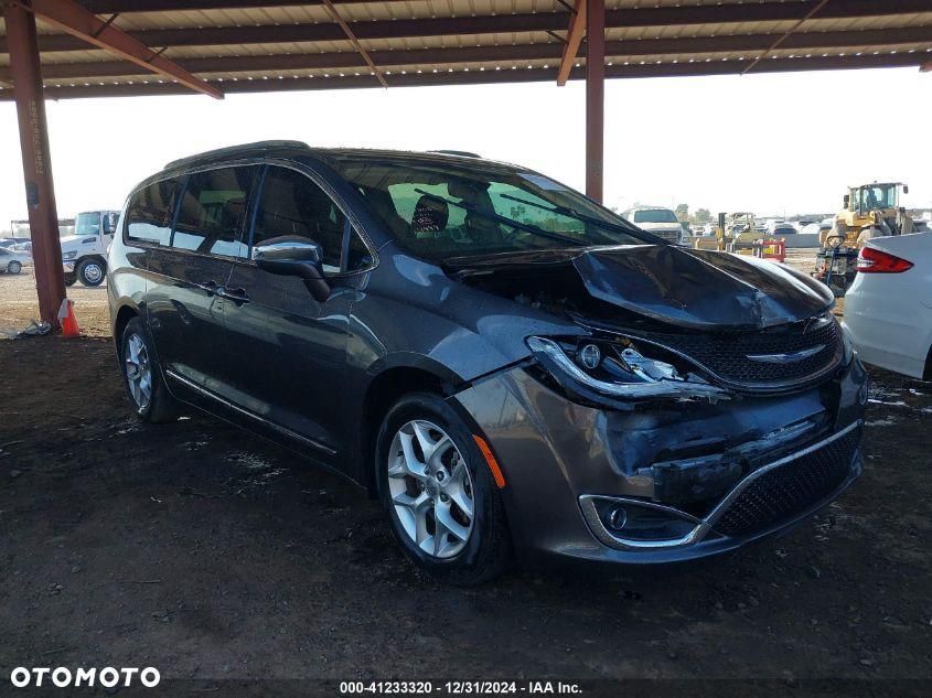 Chrysler Pacifica - 6