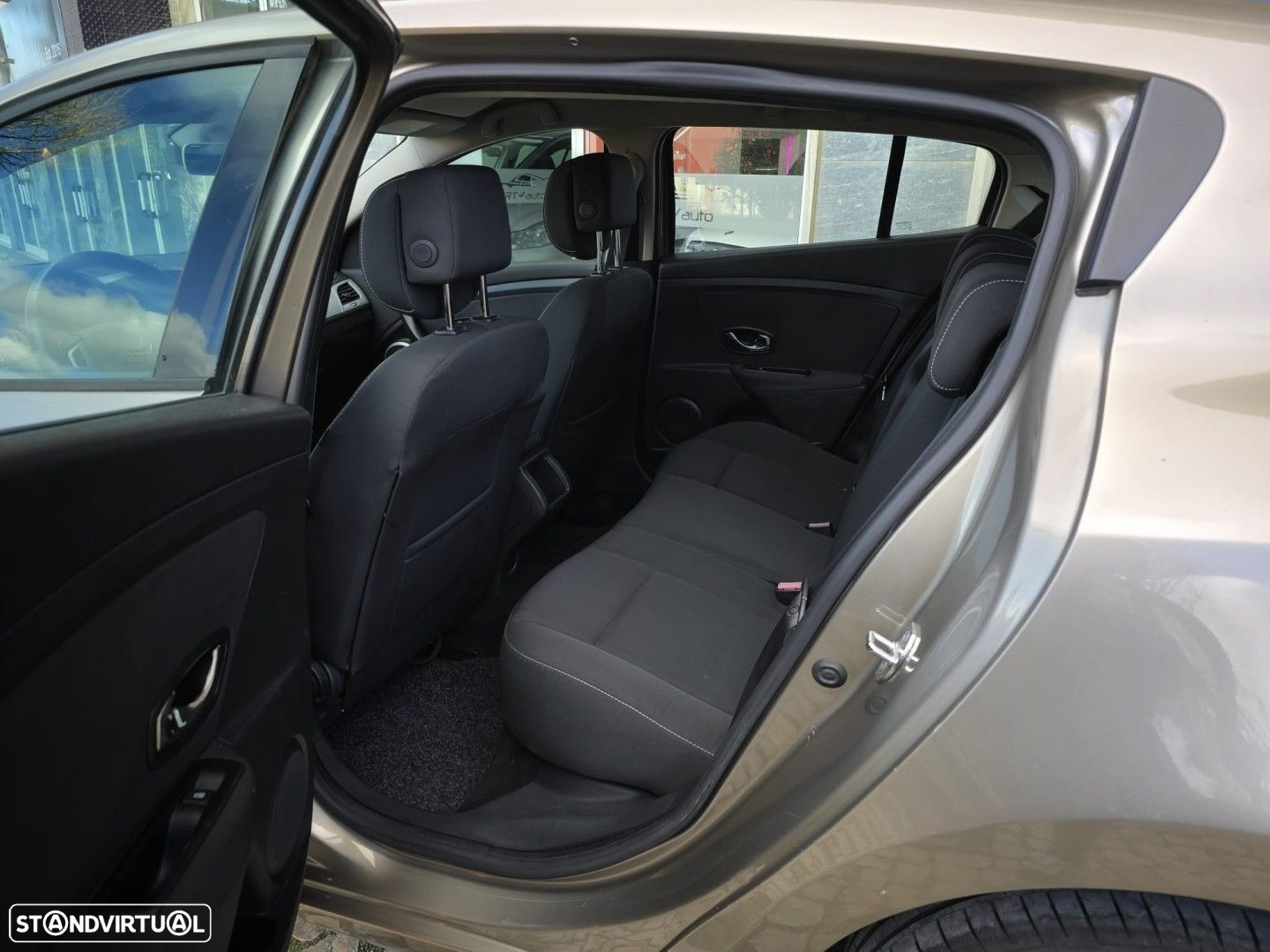 Renault Mégane 1.5 dCi Dynamique S - 8