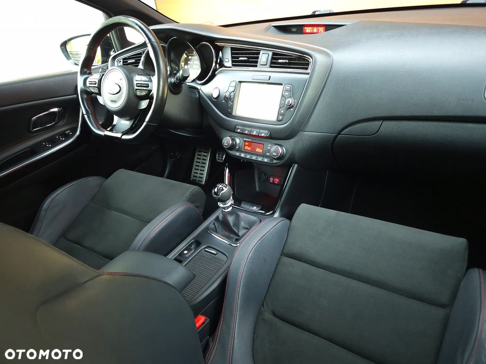 Kia Ceed 1.6 T-GDI GT-Track - 32
