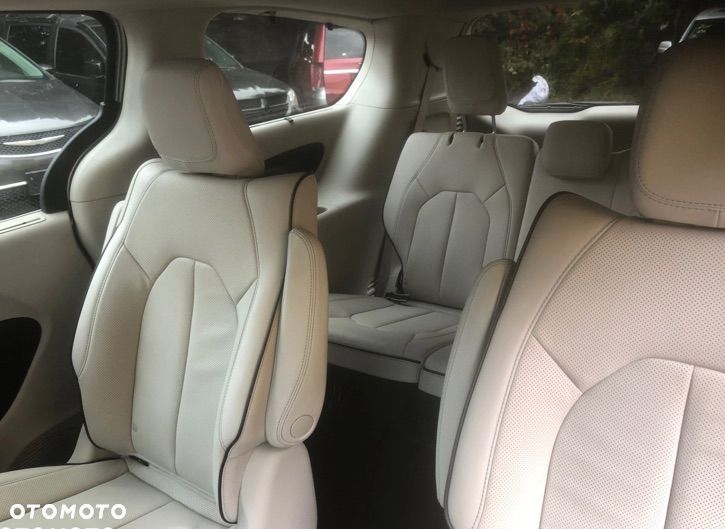 Chrysler Pacifica - 12