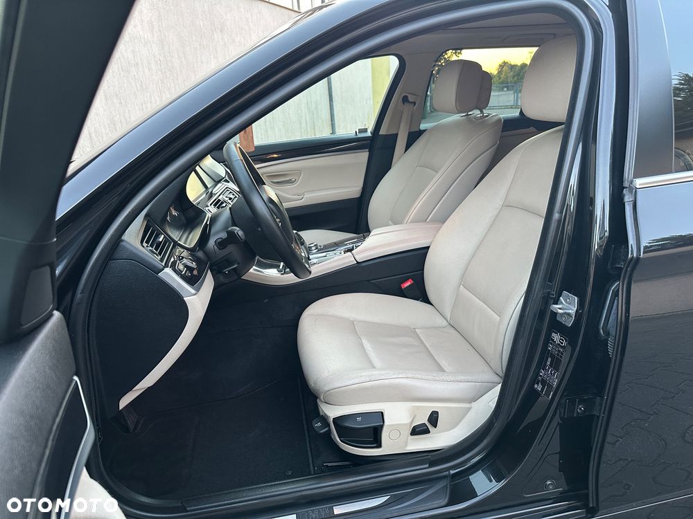 BMW Seria 5 525d Sport-Aut Modern Line - 21