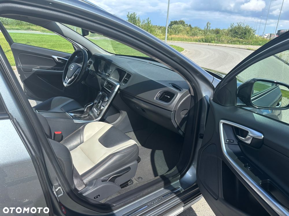 Volvo V60 Cross Country D3 Drive-E Kinetic - 13