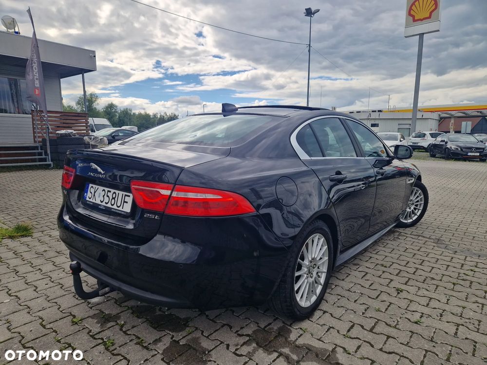 Jaguar XE - 2