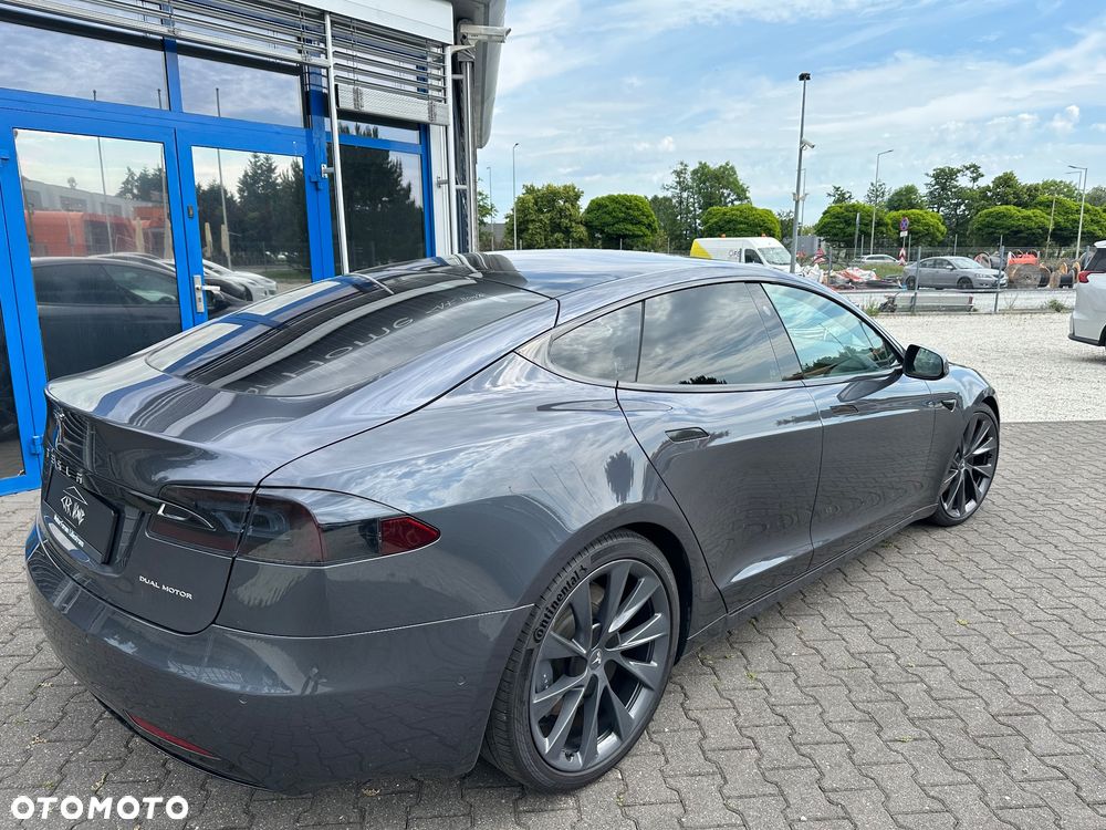 Tesla Model S - 12