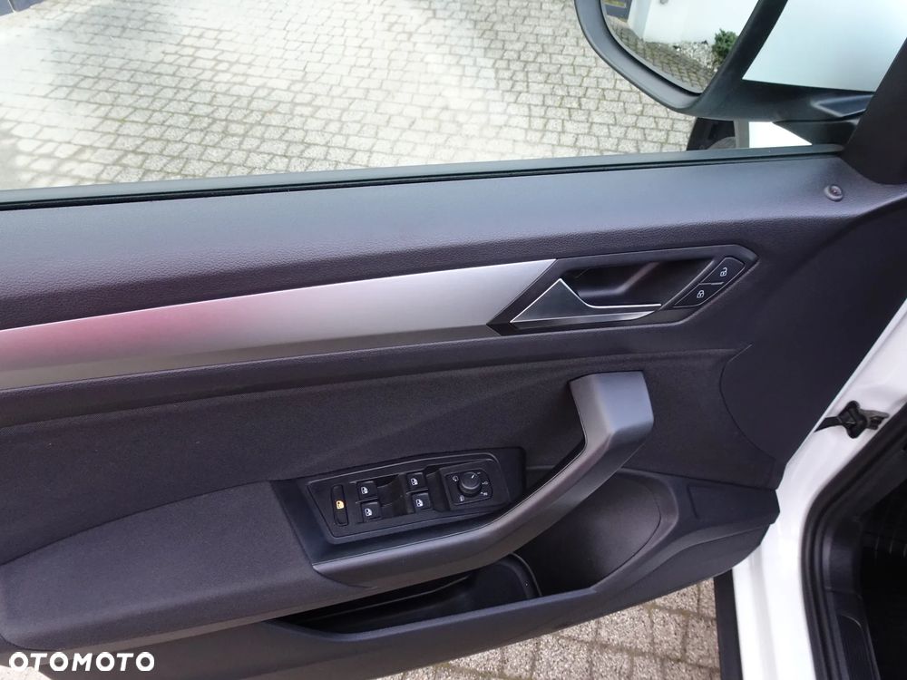 Volkswagen T-Roc 1.5 TSI Life - 35