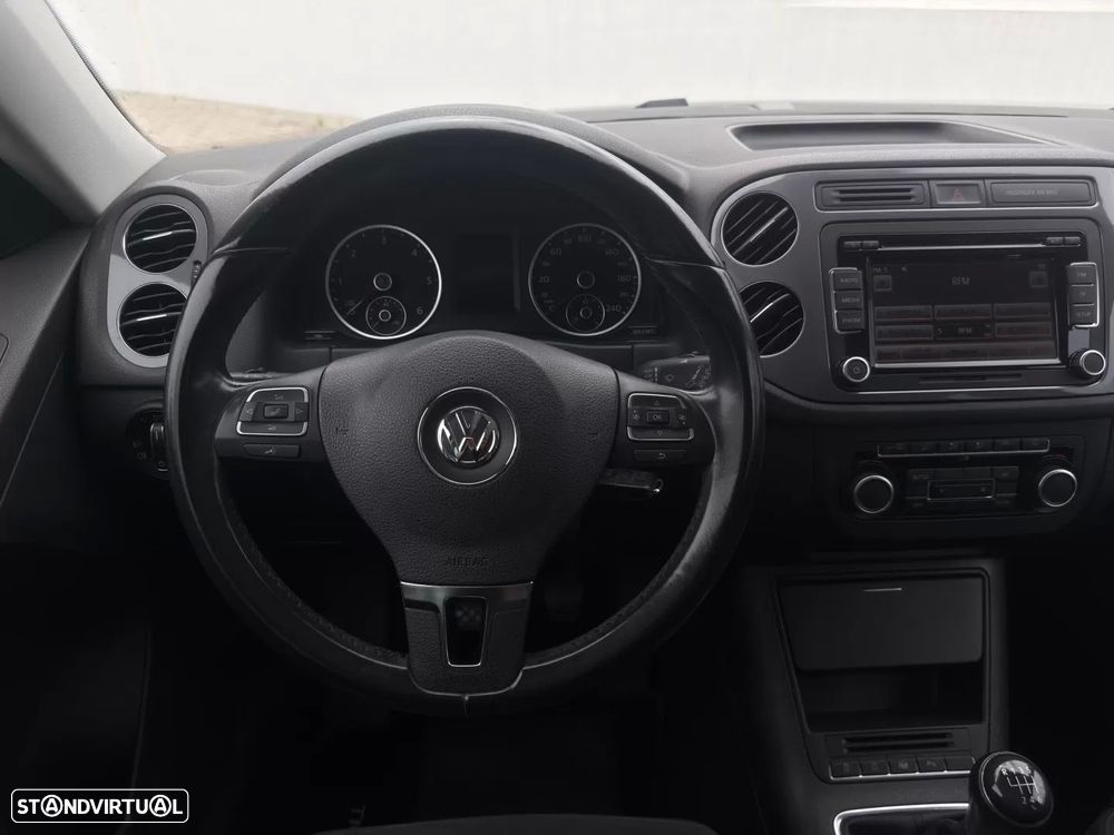 VW Tiguan 2.0 TDi Sport BlueMotion - 23