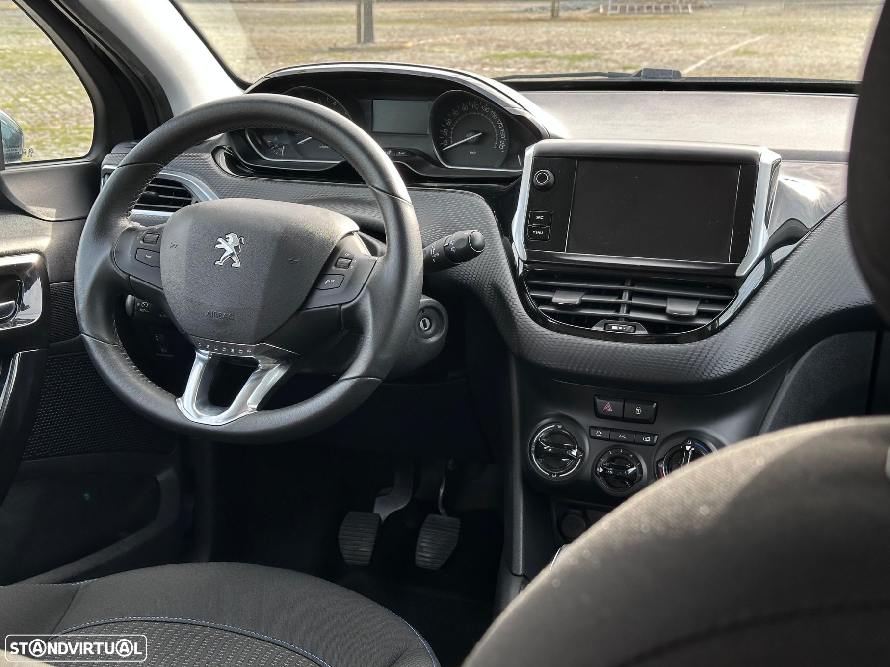 Peugeot 208 - 12