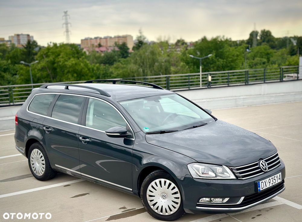 Volkswagen Passat 1.6 TDI DPF BlueMot Highline - 23