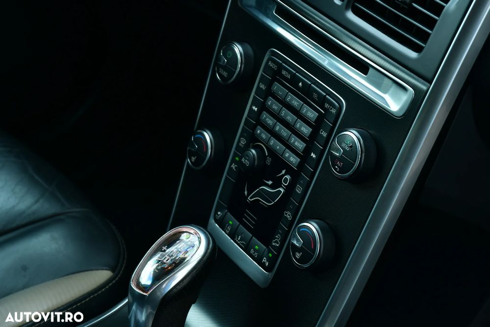 Volvo XC 60 D5 AWD Rdesign - 21