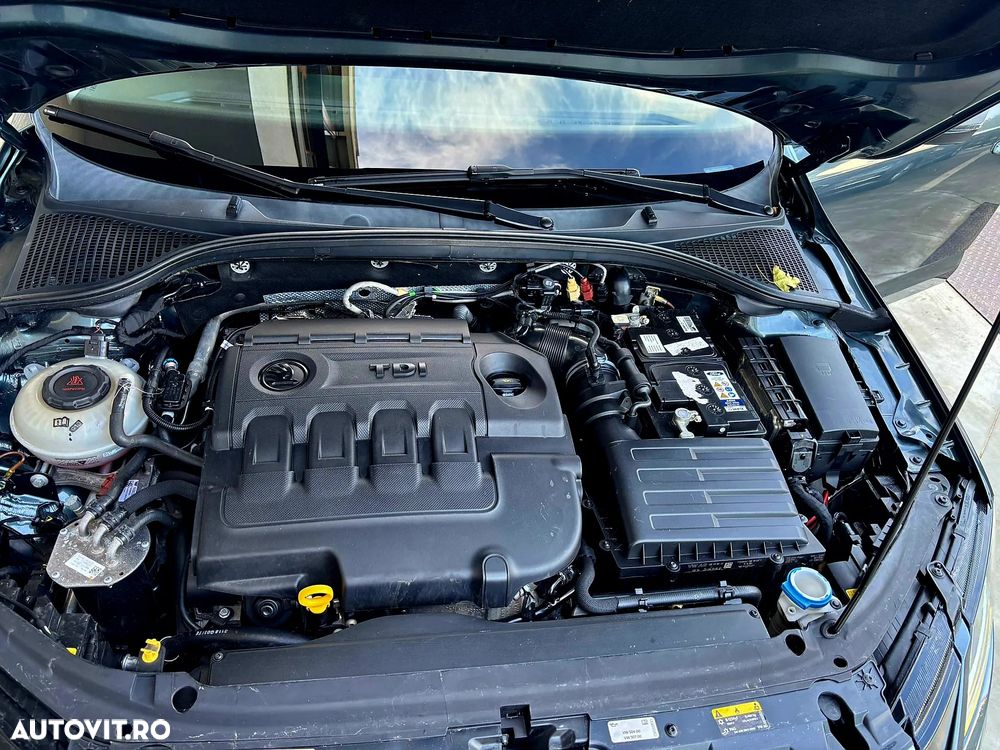 Skoda Octavia Combi Diesel 2.0 TDI 4X4 DSG Scout - 9