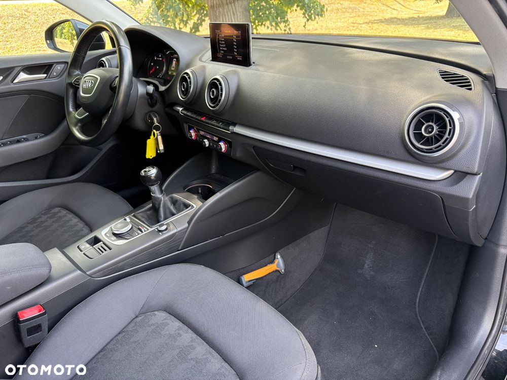 Audi A3 Sportback 1.6 TDI (clean diesel) S line Sportpaket - 29