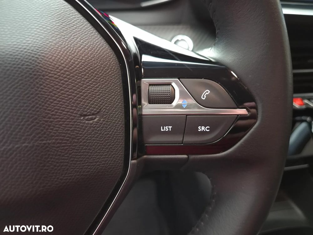 Peugeot 208 e-208 Allure - 23