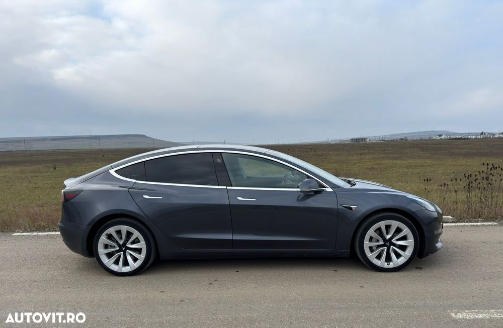 Tesla Model 3 - 6