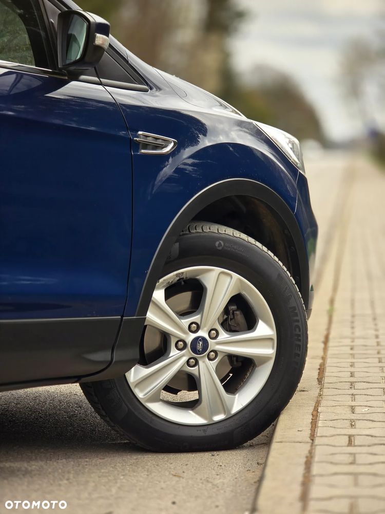 Ford Kuga 1.5 EcoBoost 2x4 Titanium - 36