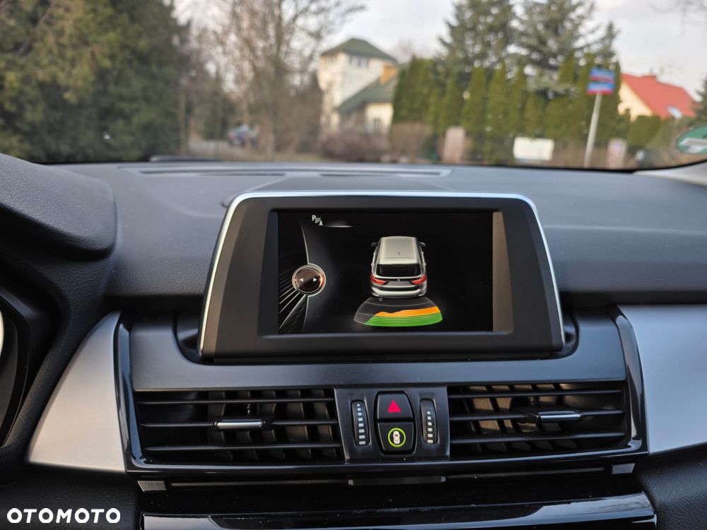 BMW Seria 2 218d - 16