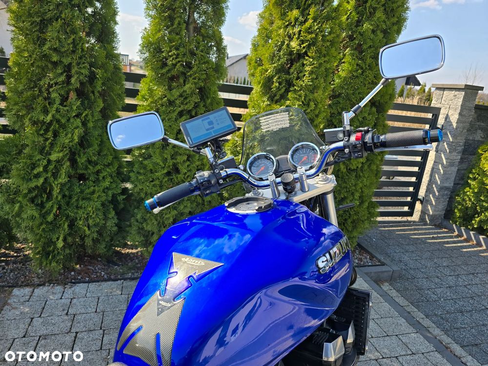 Suzuki GSX - 6