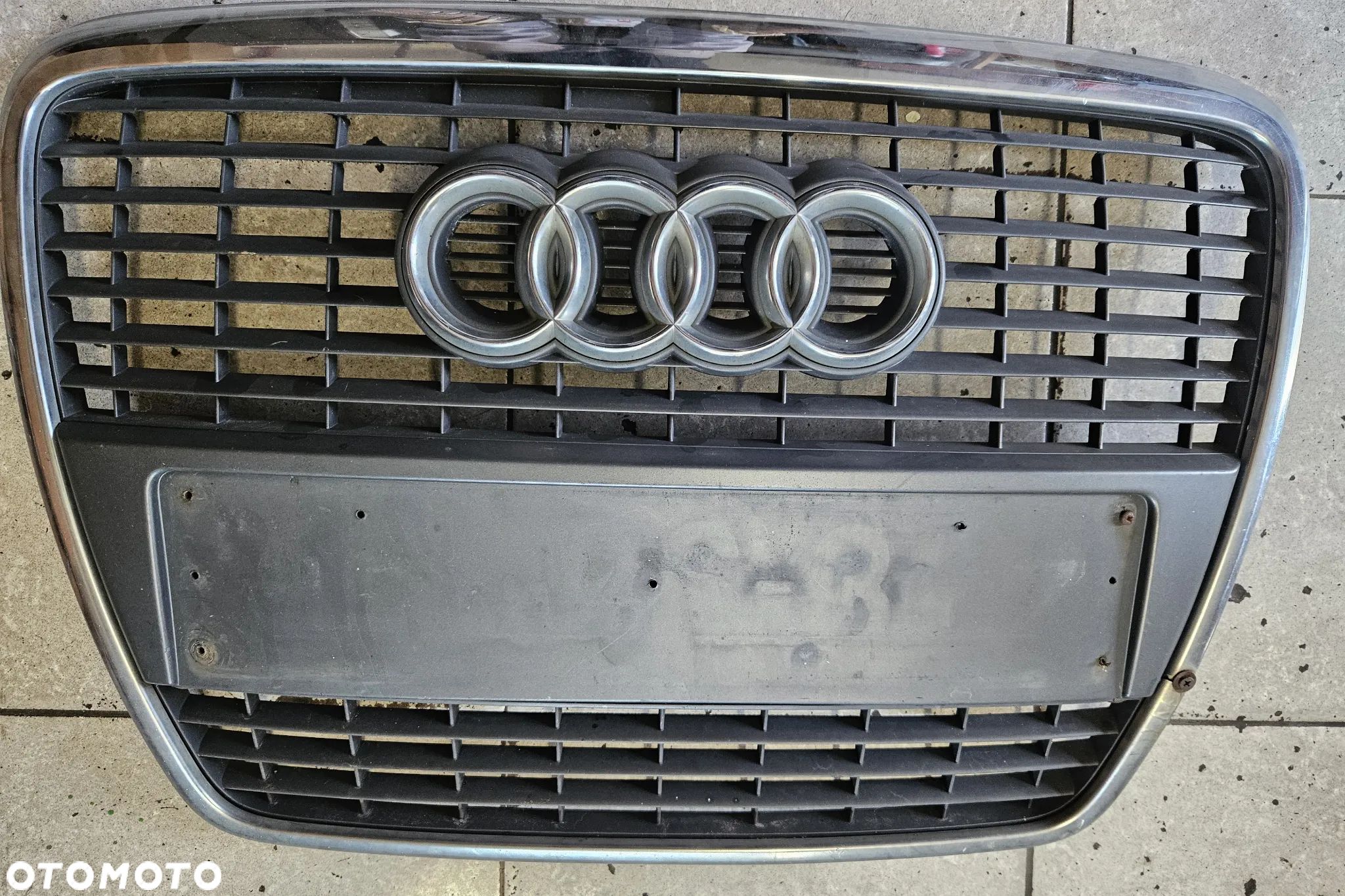 Audi A6 C6 grill atrapa 4F0853651 - 1