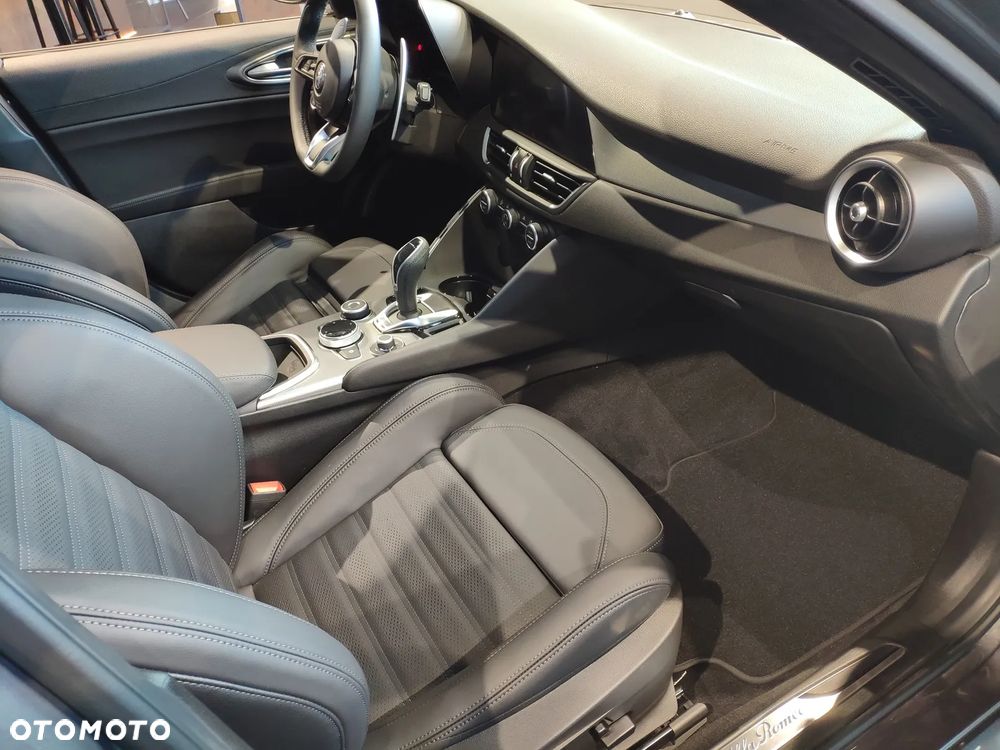 Alfa Romeo Giulia 2.0 Turbo Veloce Q4 - 24