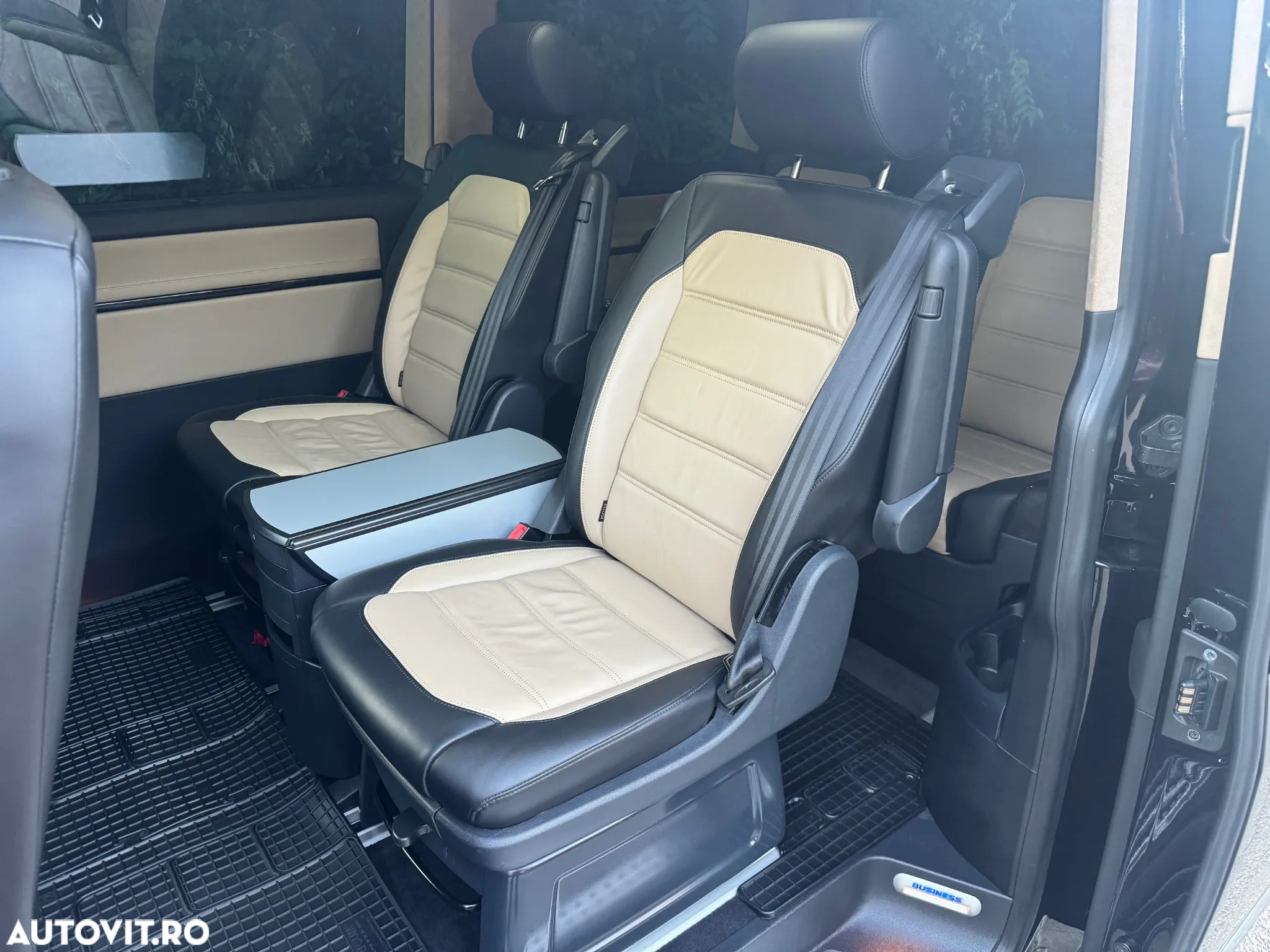 Volkswagen Multivan - 10