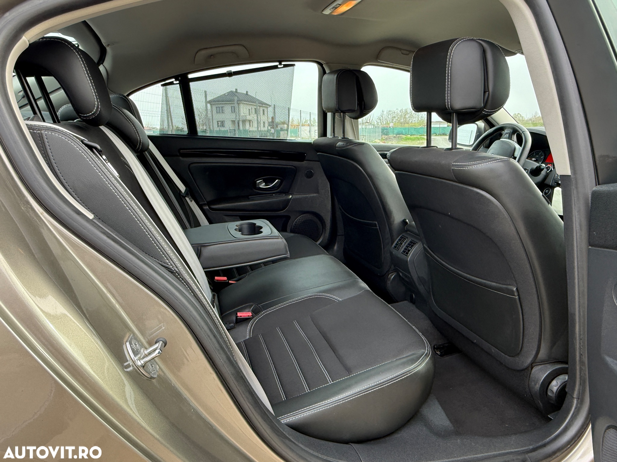 Renault Laguna ENERGY dCi 130 FAP Start & Stop Bose Edition - 8