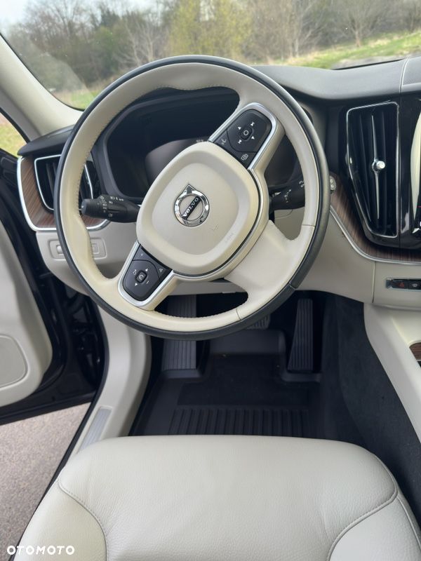 Volvo XC 60 T5 Momentum Pro - 21