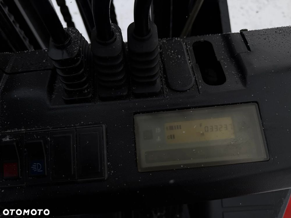 Manitou MI25D Wózek Widłowy 2,5 tony. Posuw Hydrauliczny. Maszt triplex. Wolny skok! Wysokość Podnoszenia 5 metrów. Jak nowy z Salonu. Pochodzi z Norweskiego Gospodarstwa! Aktualne przeglądy DEKRA i serwisy! Opony jak Nowe. Silnik Yanmar. Małe gabarety bardzo zwrotna maszyna! Zero luzów wycieków i zniszczeń. OKAZJA. Pełny ORYGINAŁ! Rok Prod. 2014. Niski przebieg 3300mtg - 12